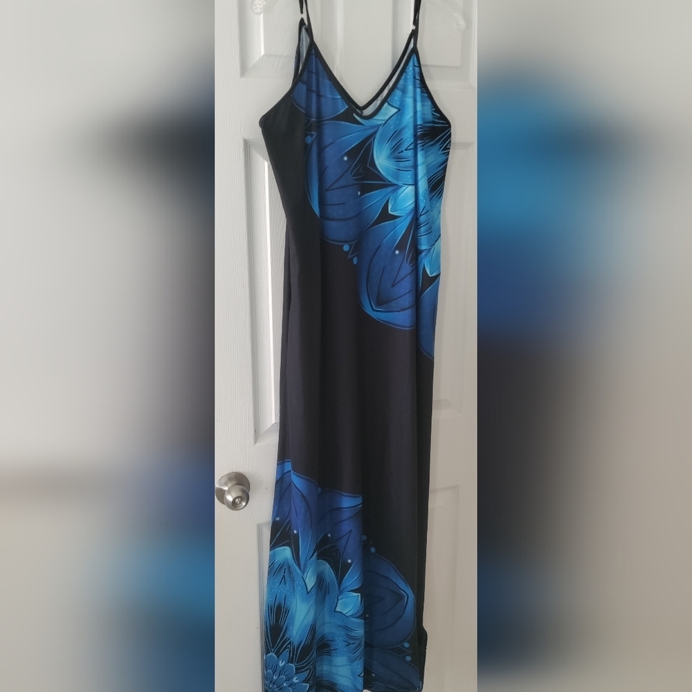 LaiyiVic Black and Blue Maxi Sundress With V-neck And Straps Size: 3X